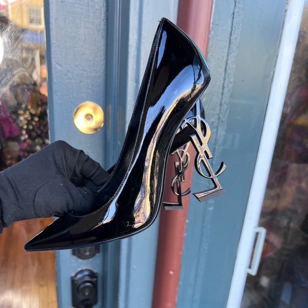 YSL pumps size 40